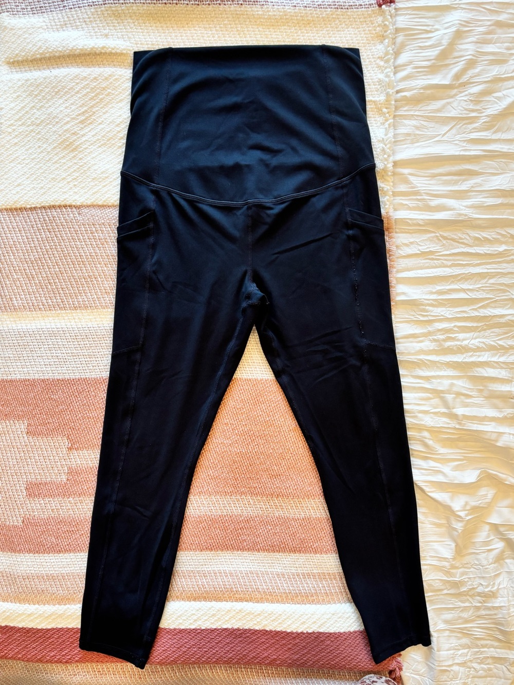 High Waist Black Leggings with Side Pockets
